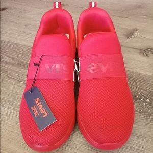 Selling this Levi’s shoes, they are completely new